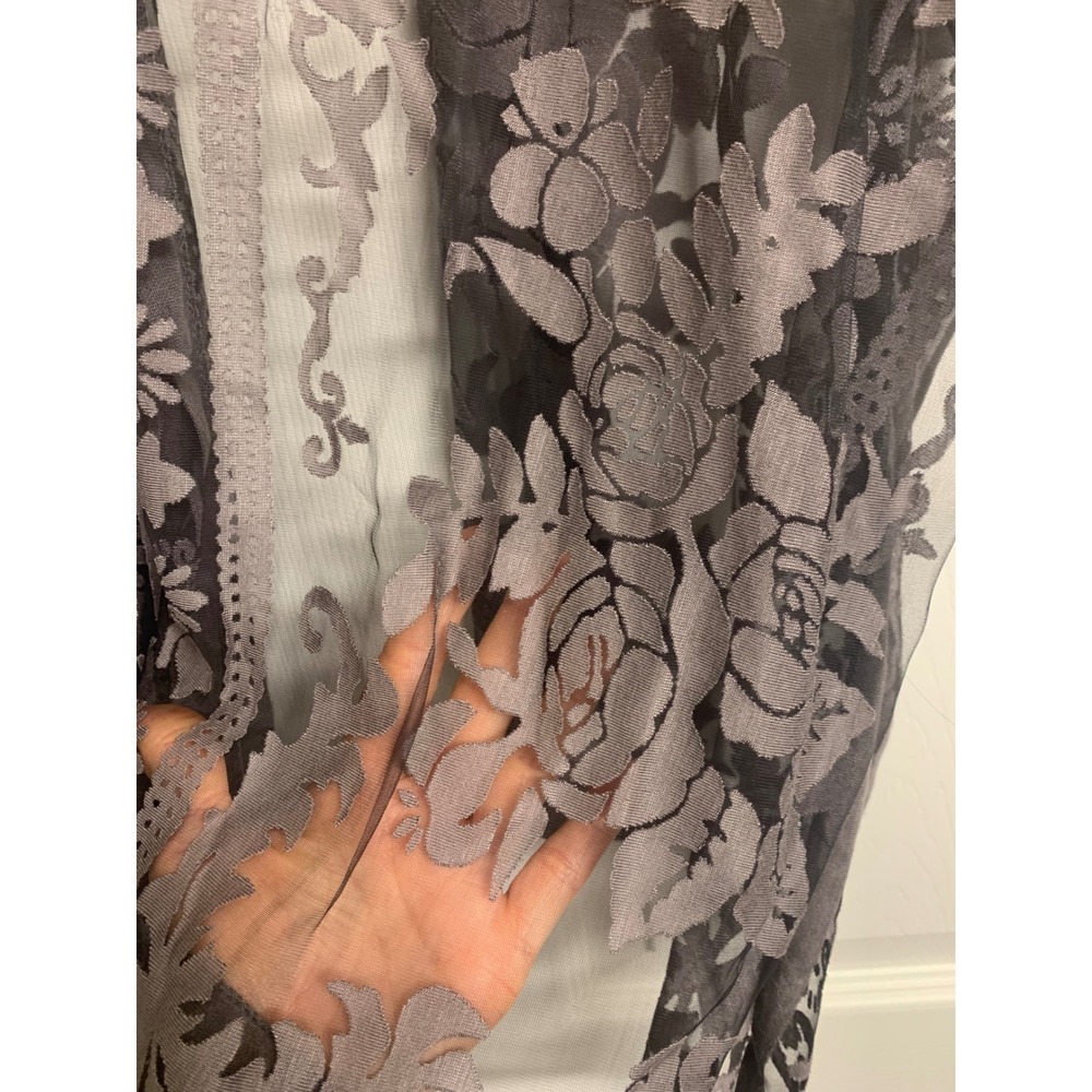 David and Young Sheer Floral Kimono Shrug in Gray and Charcoal - Picture 4 of 7